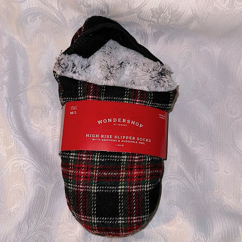 Wondershop High Rise Slipper Socks with Grippers & Huggable Heel Size Adults M/L